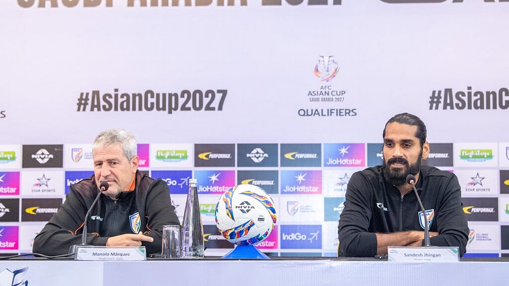 AIFF : India head coach Manolo Marquez (left) with defender Sandesh Jhingan.