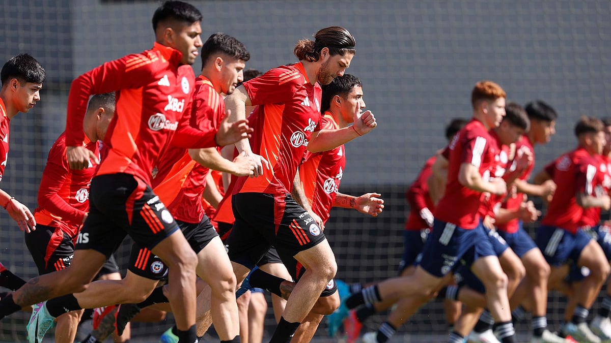 X/LaRoja : The Chilean players in training.