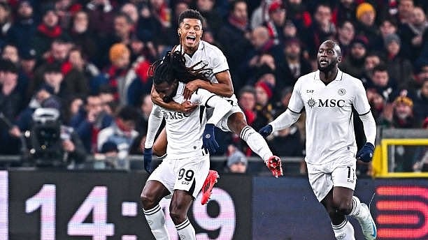 Photo: X | Napoli Zone : Napoli players celebrating a goal during a football match.