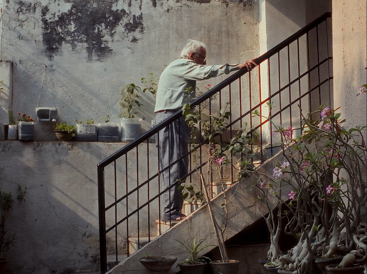 Film Still : Chaar Phool Hain Aur Duniya Hai Still