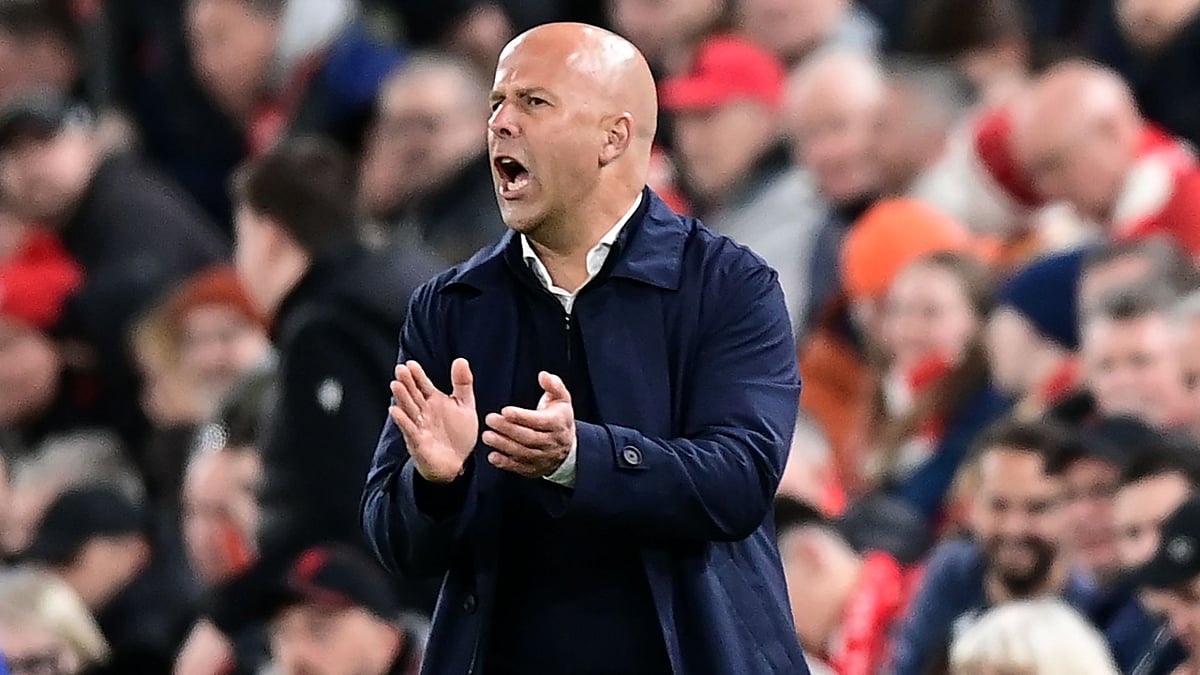 Slot applauds his players against Everton