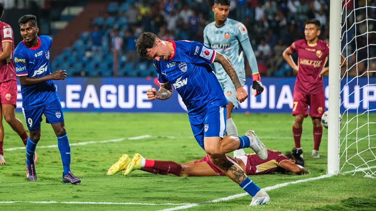 FDSL/ISL : An own goal by Sandesh Jhingan and Edgar Méndez's strike handed the Blues an advantage over the Gaurs in semi-final 1.