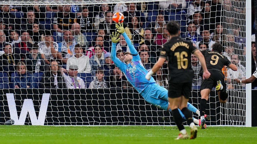 Photo: AP : Valencia's Hugo Duro, right, scores his side's second and winning goal against Real Madrid during their Spanish La Liga clash.