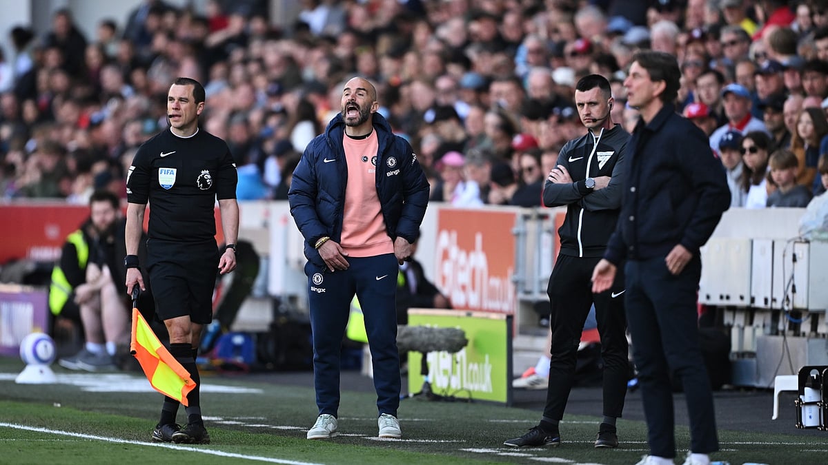 Chelsea head coach Enzo Maresca on the touchline against Brentford.