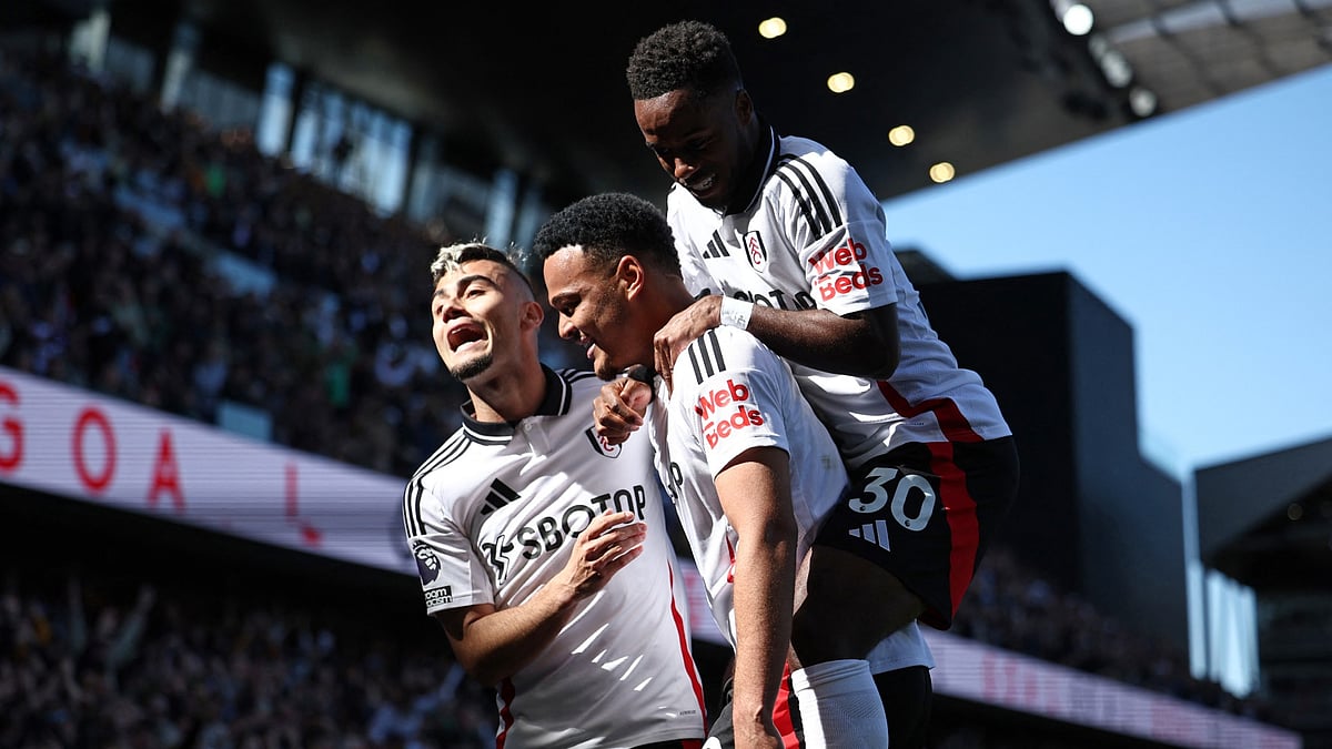 Fulham celebrate Rodrigo Muniz's goal against Liverpool