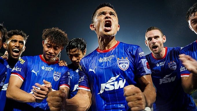 X/Bengaluru FC : Bengaluru FC Vs Mohammedan Sporting LIVE Score, AIFF Super Cup 2025: Sunil Chhetri celebrates with his Bengaluru FC teammates