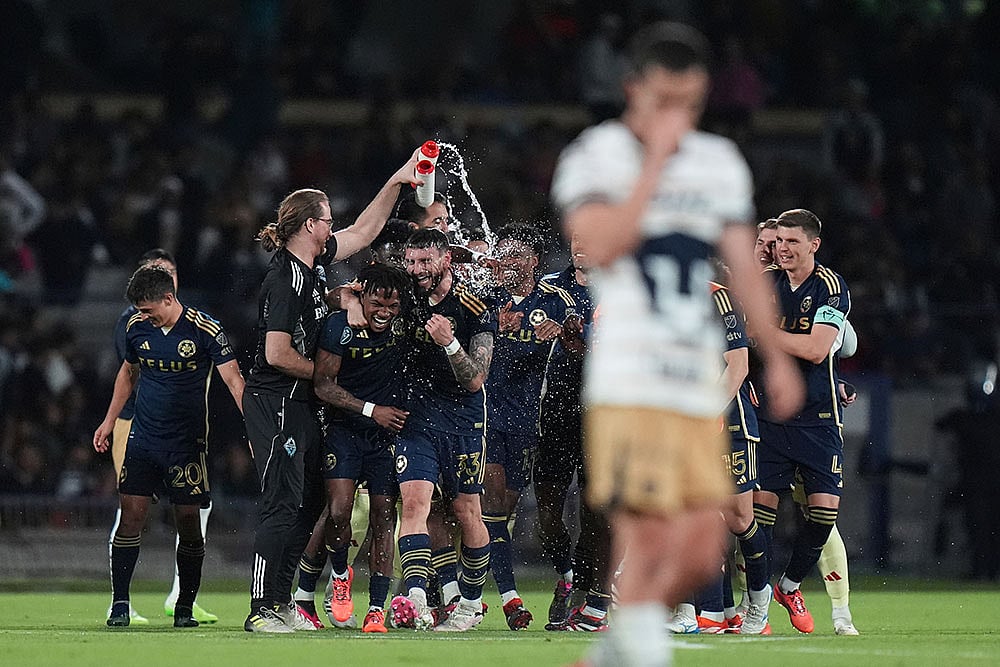 | Photo: AP/Eduardo Verdugo : CONCACAF: Mexico's Pumas vs Canada's Vancouver