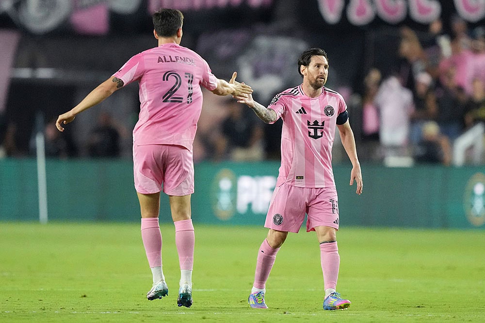 | Photo: AP/Jim Rassol : Inter Miami players