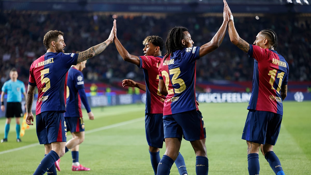 AP Photo/Joan Monfort : Barcelona players celebrate after Barcelona's Robert Lewandowski scores his side's third goal during the Champions League quarterfinals first leg soccer match between Barcelona and Borussia Dortmund, at the Lluis Companys Olympic stadium in Barcelona.