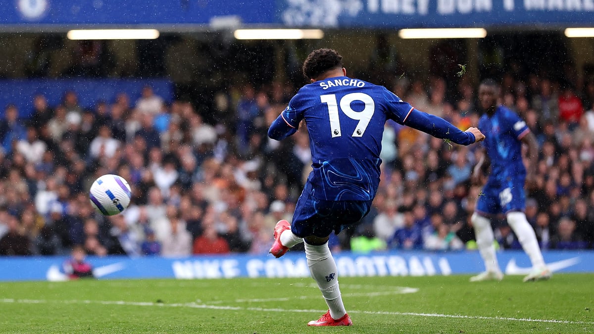 Jadon Sancho scores Chelsea's second goal