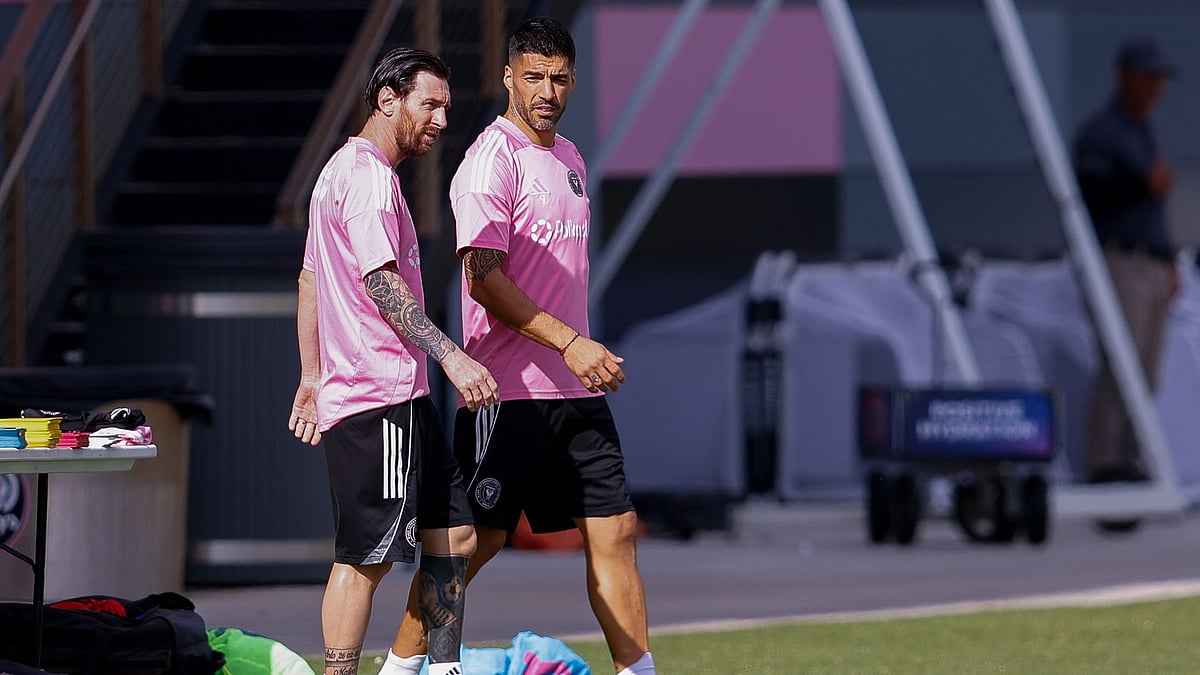 Suarez (right) claims Messi wants to play at the 2026 World Cup