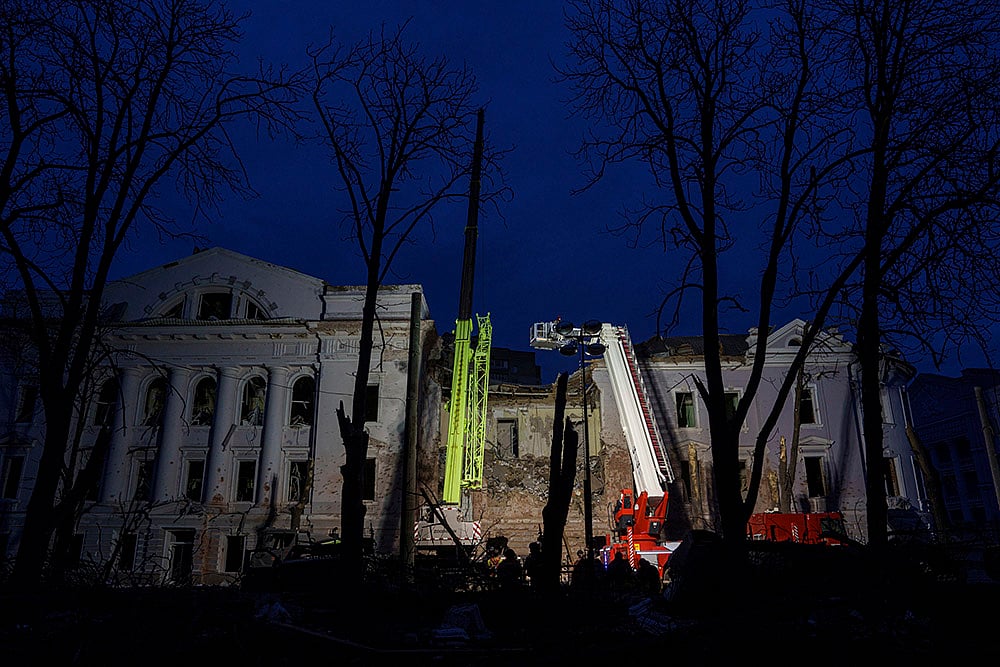 | Photo: AP/Evgeniy Maloletka :  In recent months, reports have emerged from different parts of the continent of young men travelling to conflict zones after being promised legal work, residency benefits or fast earnings.

