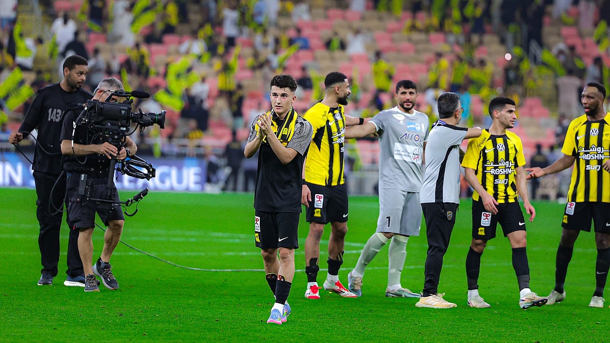 Xittihad_en : Al-Ittihad players celebrate a victory after the game.