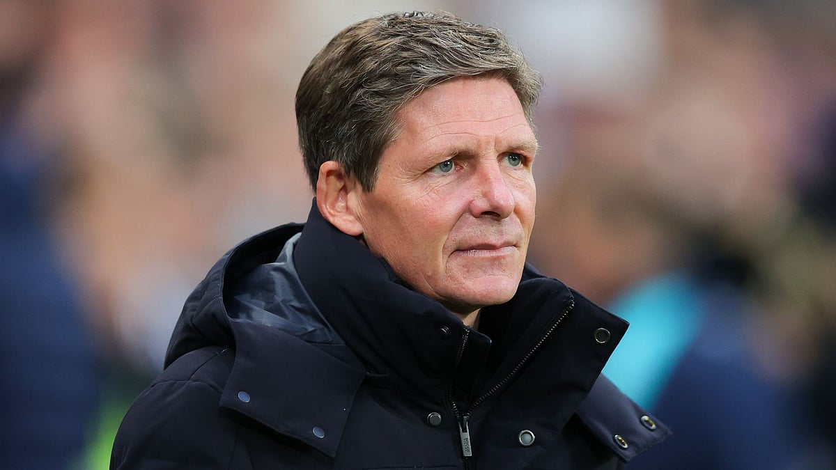 Glasner looks on during Palace's defeat