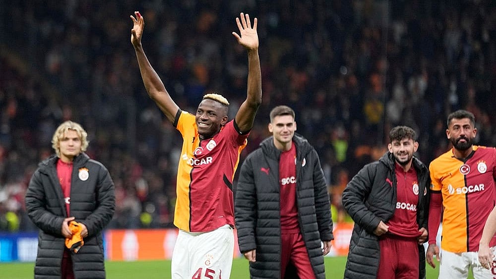 | Photo: AP/Khalil Hamra : Galatasaray's Victor Osimhen celebrates at the end of the match.