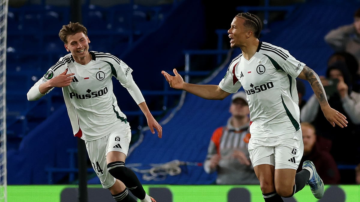 Steve Kapuadi (R) celebrates after scoring at Stamford Bridge