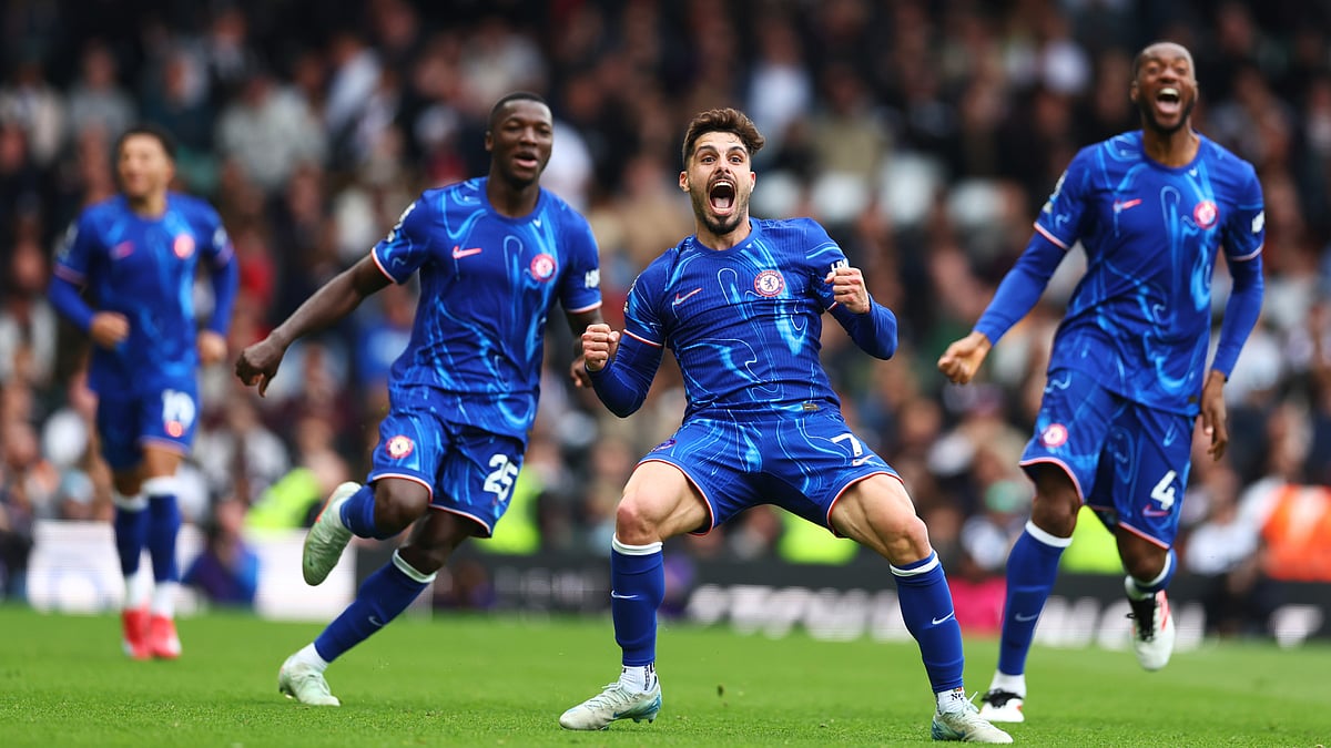 File : Pedro Neto celebrates his injury time winner against Fulham