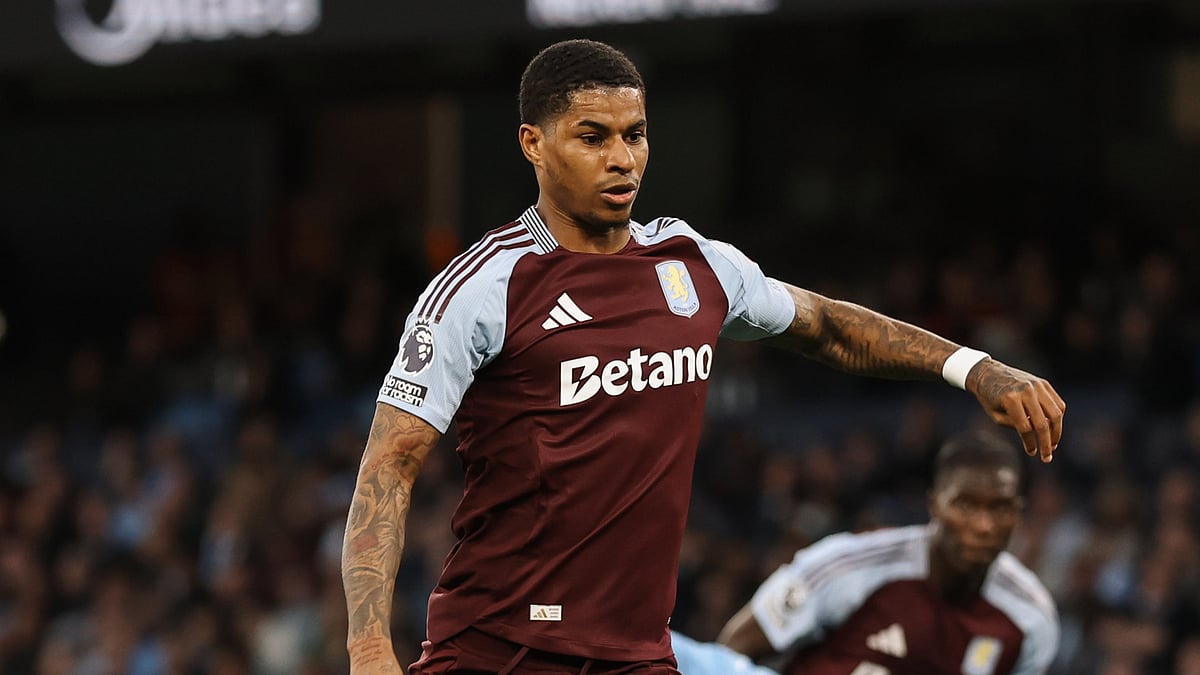 | Photo: X / AVFCOfficial : Aston Villa's Marcus Rashford scores from the spot against Manchester City.