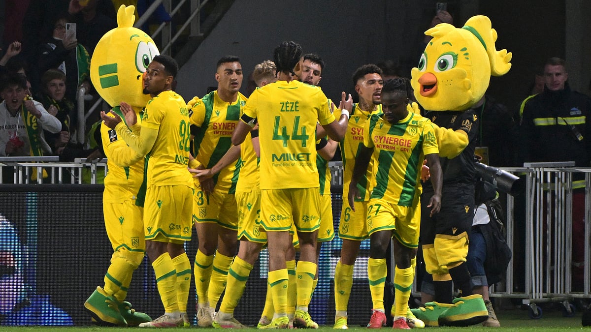File : Nantes' players celebrate Douglas Augusto's goal