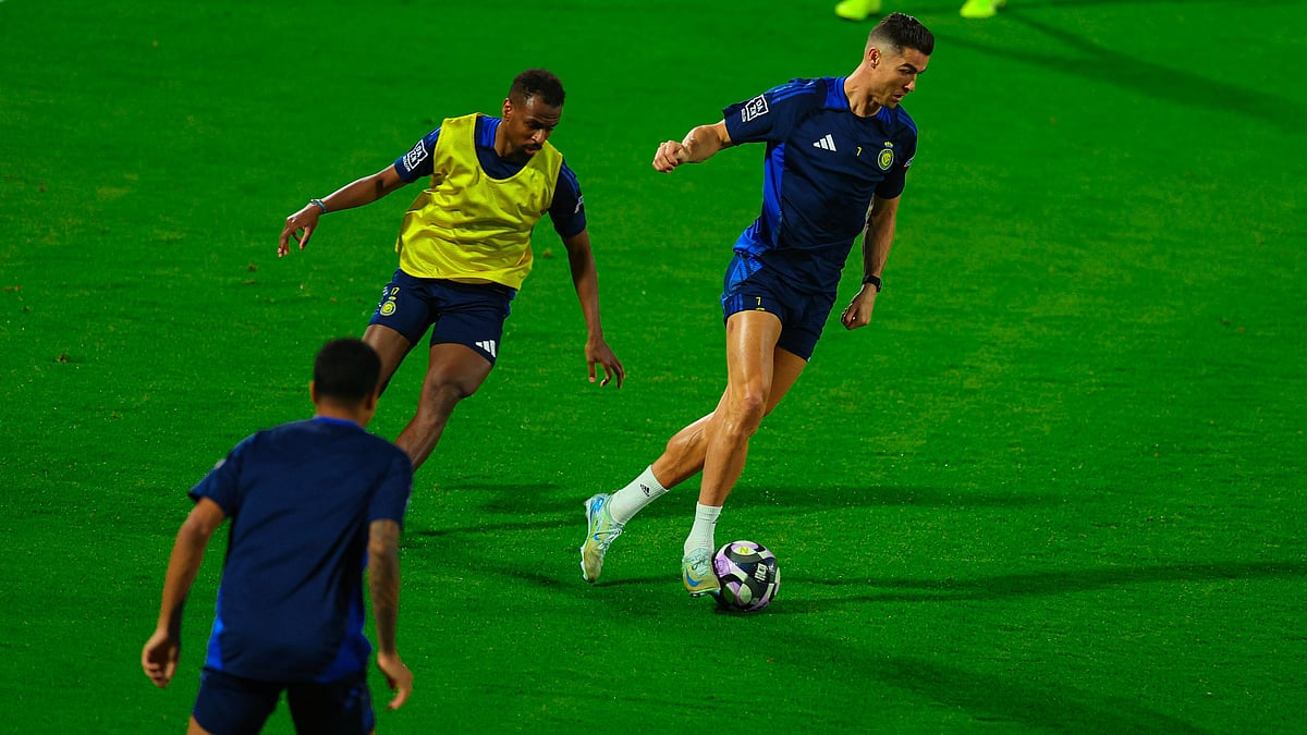 X/AlNassr FC : Cristiano Ronaldo (right) trains ahead of Al-Nassr's face-off with Damac in the Saudi Pro League.