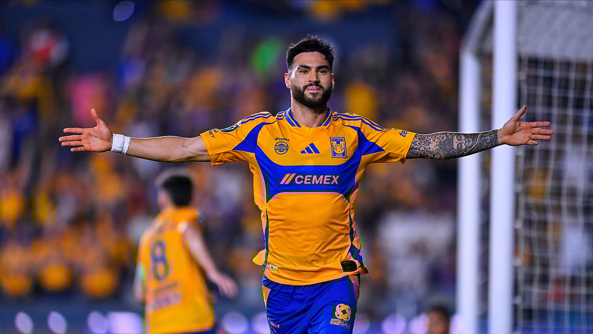 X | TigresOficial : Tigres UANL's Juan Jose Purata celebrates after scoring the equaliser against Cruz Azul.