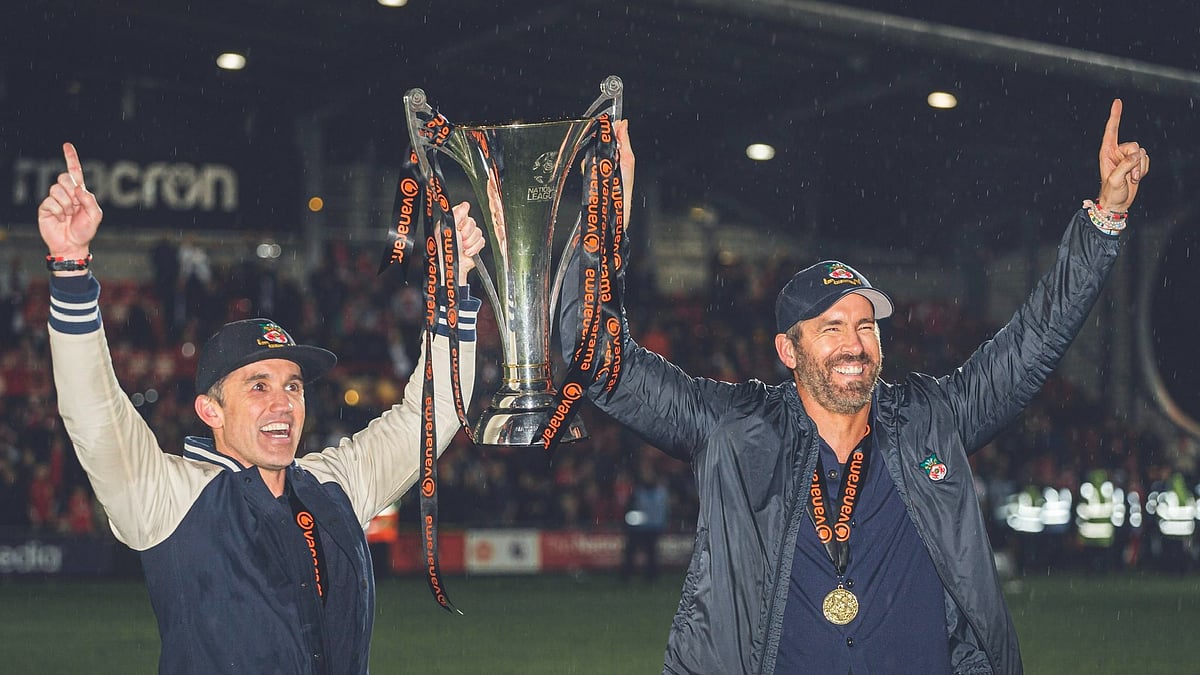 X | Wrexham : Rob McElhenney and Ryan Reynolds, co-owners of Wrexham, celebrate following the club's promotion to EFL League Two on April 22, 2023. They have another promotion in sight.