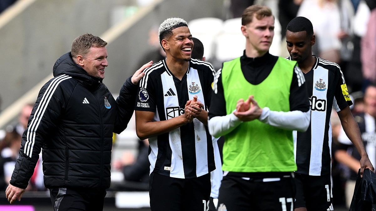 Eddie Howe celebrates with his squad