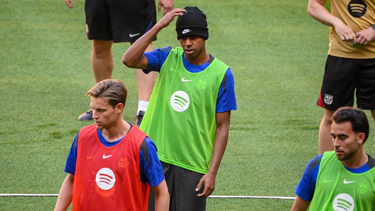 Yamal wore a hat during training on Friday