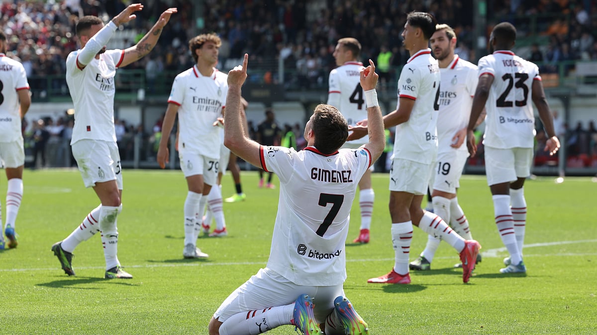 AC Milan's players celebrate Santiago Gimenez's goal