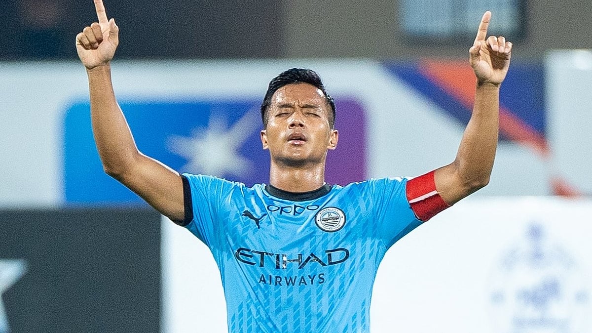 | Photo: X / MumbaiCityFC : Mumbai City's Lallianzuala Chhangte secured a win for Mumbai City in Kalinga Super Cup 2025 quarter-final.