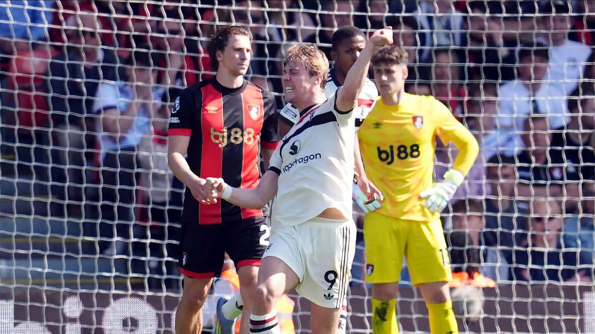 (Adam Davy/PA via AP) : Manchester United's Rasmus Hojlund celebrates scoring their side's first goal during the English Premier League match at Vitality Stadium, Bournemouth, England, Sunday, April 27, 2025. 


