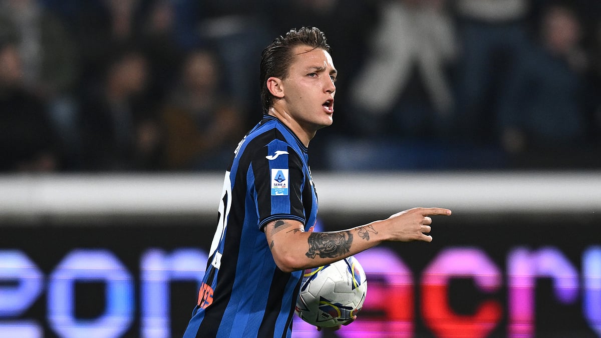 Mateo Retegui celebrates his goal against Lecce