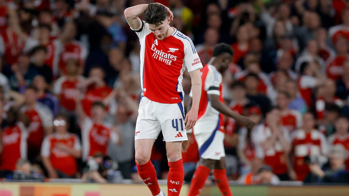 Declan Rice looks dejected during Arsenal's first-leg defeat