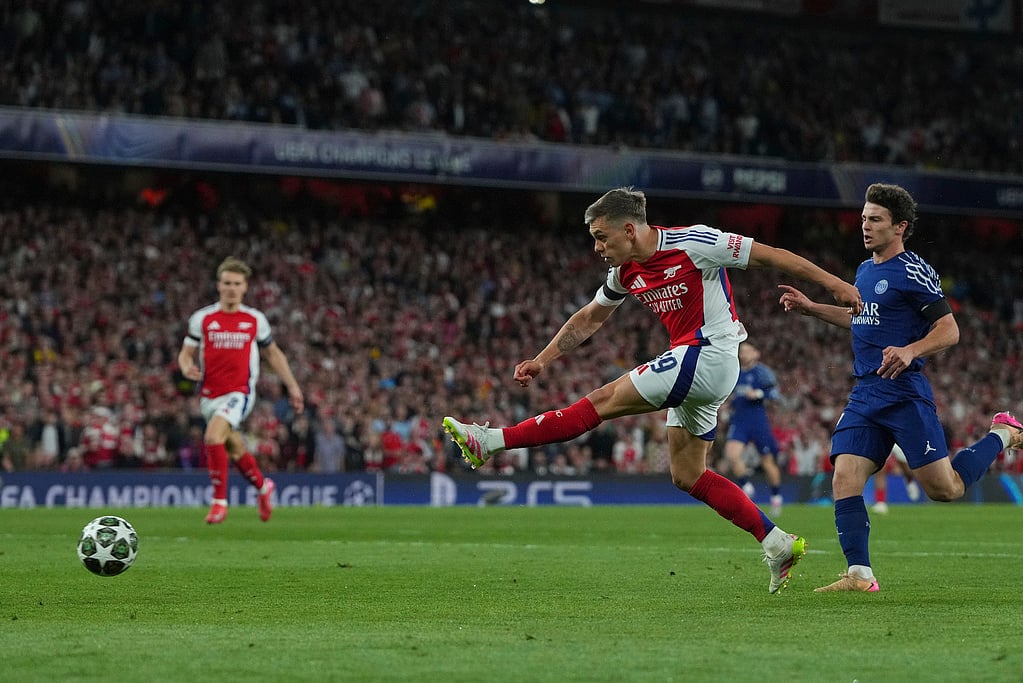 AP : Arsenal vs PSG Live: Arsenal take on Paris Saint-Germain in the Champions League semi-final 1st leg.