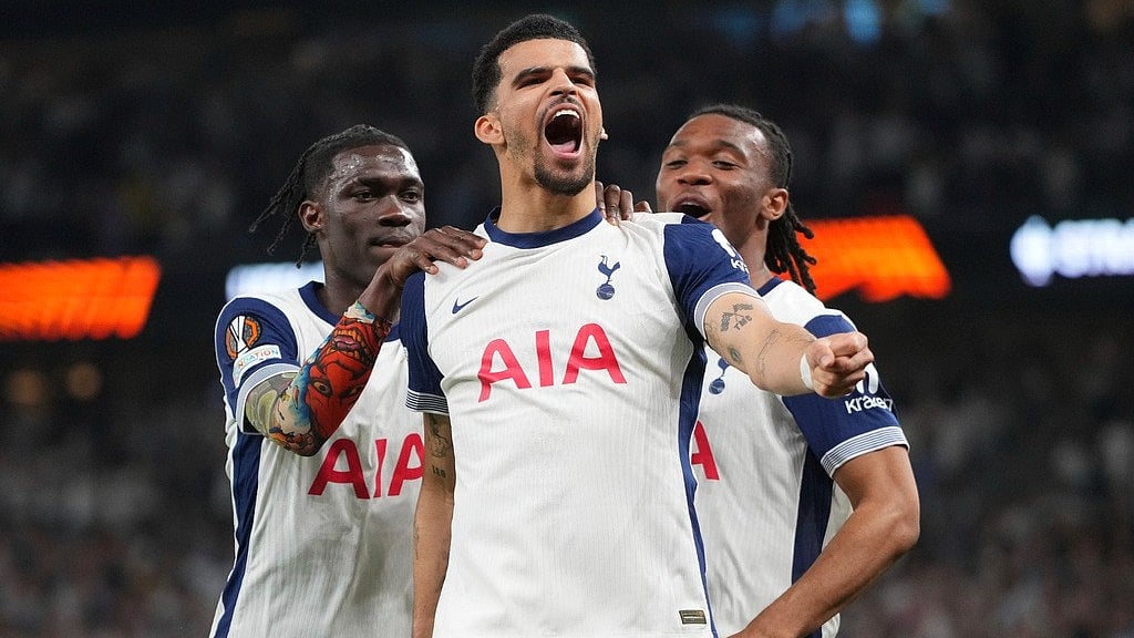 (AP Photo/Kirsty Wigglesworth) : Tottenham's Dominic Solanke celebrates after scoring his side's third goal during the Europa League semifinal first leg match against Bodo/Glimt.