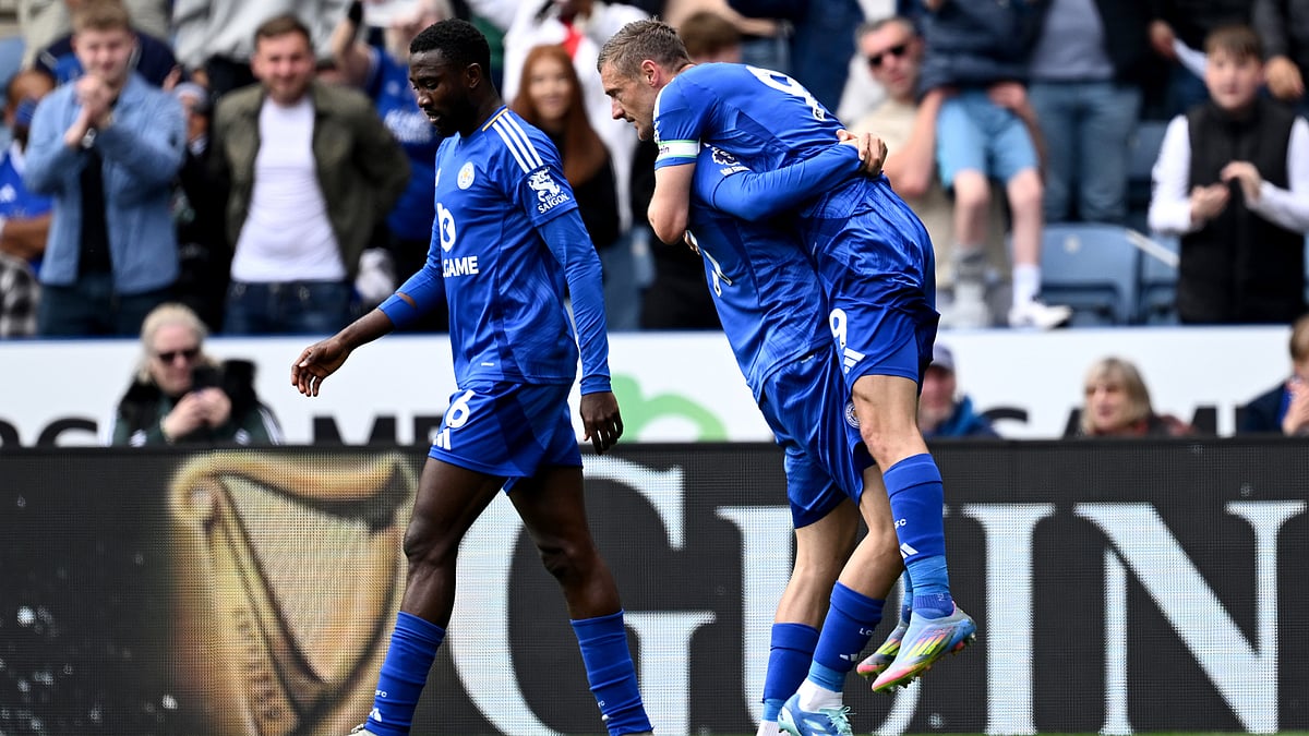 File : Jamie Vardy celebrates after opening the scoring against Southampton