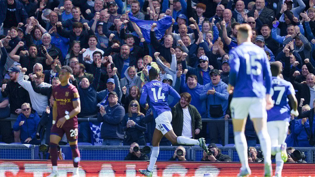 | Photo: X/@Everton : Everton Players Celebrate After Beto Scores