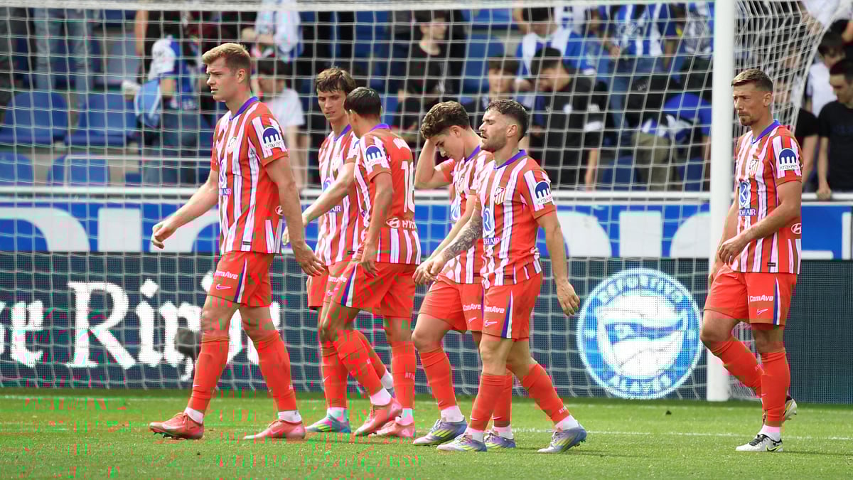 File : Atletico Madrid's players trudge off after the goalless draw against Real Sociedad in Spanish La Liga 2024-25.