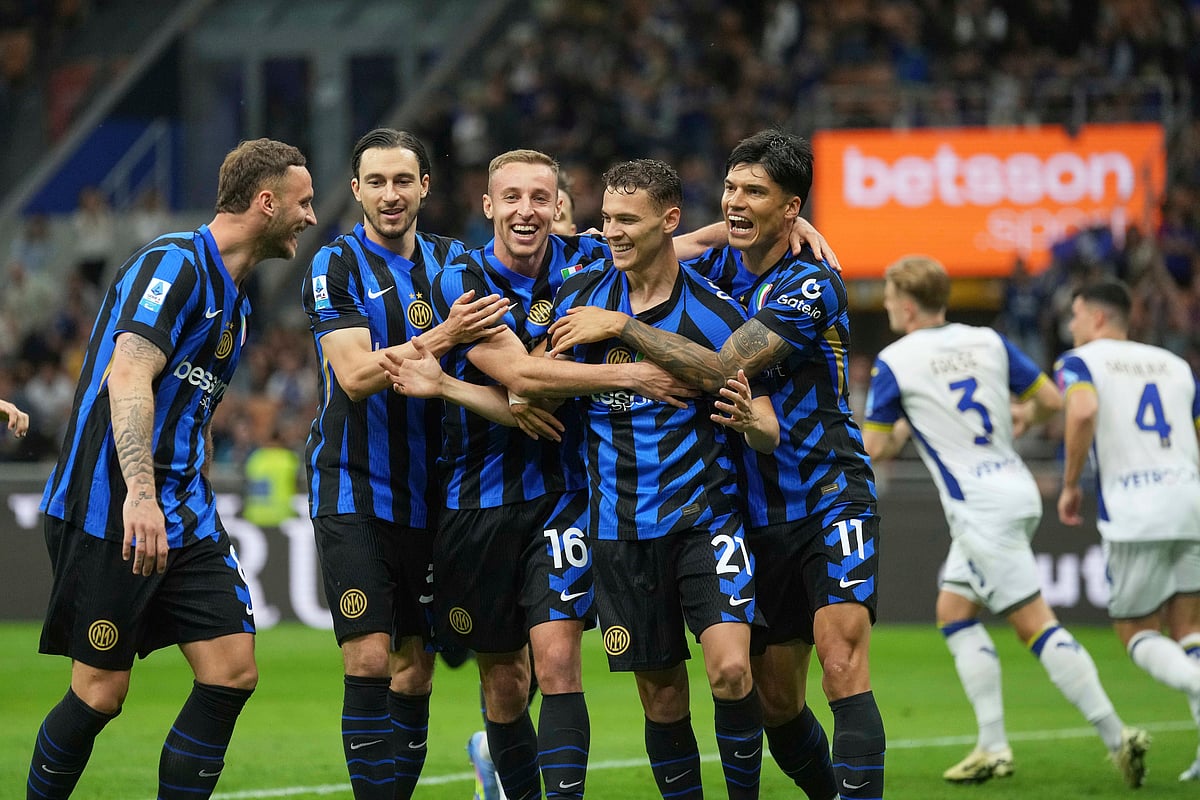 (AP Photo/Antonio Calanni)
 : Inter Milan players celebrate after Inter Milan's Kristjan Asllani scored his side's opening goal during the Serie A soccer match between Inter Milan and Hellas Verona at the San Siro Stadium, in Milan, Italy, Saturday, May 3, 2025.

