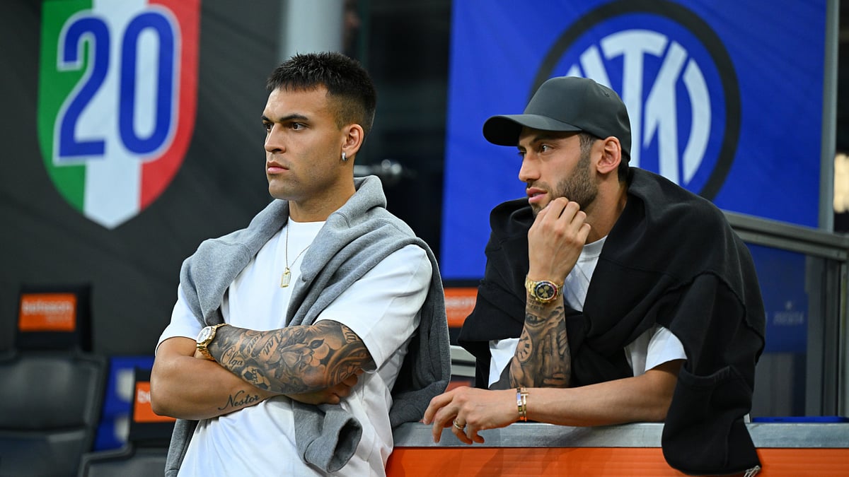 File : Lautaro Martinez and Hakan Calhanoglu watch on from the sidelines on Saturday.