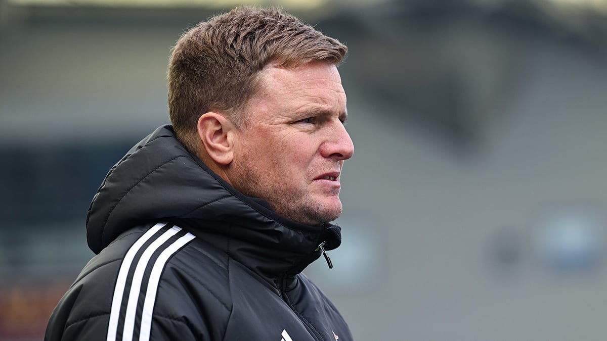 Eddie Howe looks on during Newcastle United's match with Brighton and Hove Albion.