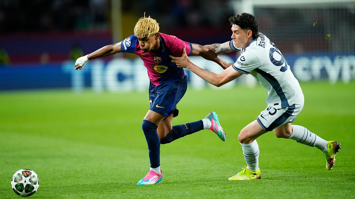 Lamine Yamal and Alessandro Bastoni in action in their Champions League semi-final first leg