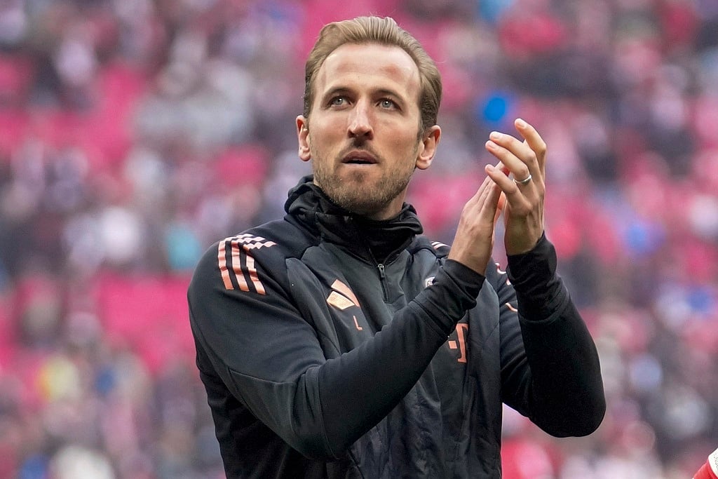 AP/Ebrahim Noroozi : Bayern's Harry Kane applauds supporters at the end of the German Bundesliga soccer match between RB Leipzig and FC Bayern Munich at the Red Bull Arena in Leipzig, Germany, Saturday, May 3, 2025.