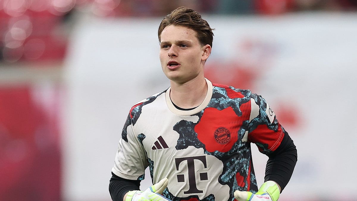 Bayern goalkeeper Jonas Urbig
