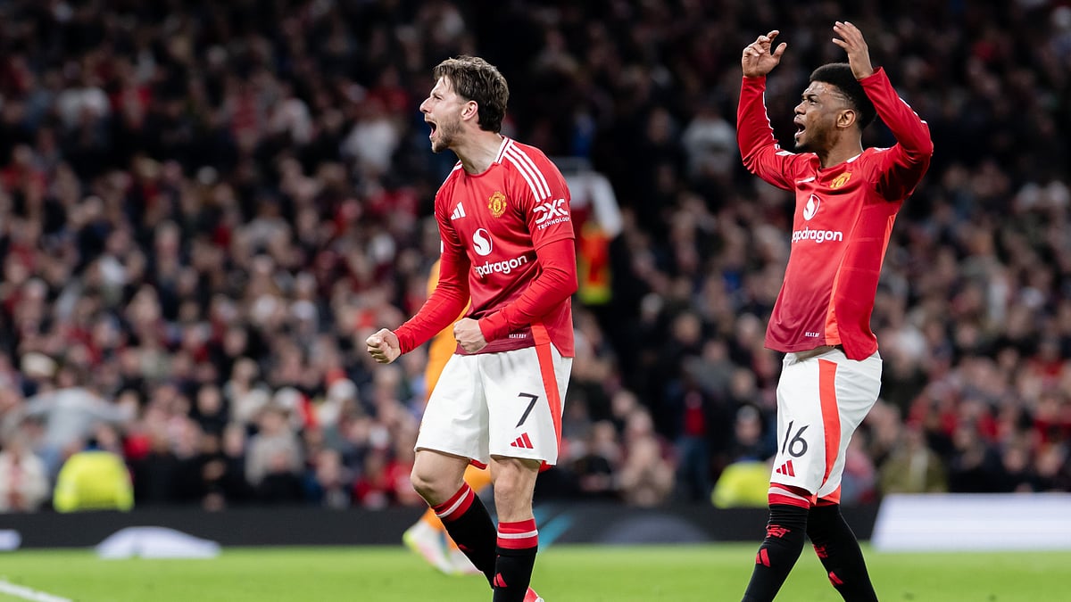 | Photo: X/ManUtd : Manchester United's Mason Mount celebrates with Amad Diallo after scoring in the Europa League match against Athletic Bilbao.
