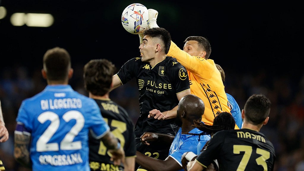 Photo: Alessandro Garofalo/LaPresse via AP : Genoa's goalkeeper Benjamin Siegrist, top right, controls the ball during their Serie A match against Napoli at the Diego Armando Maradona Stadium in Naples.