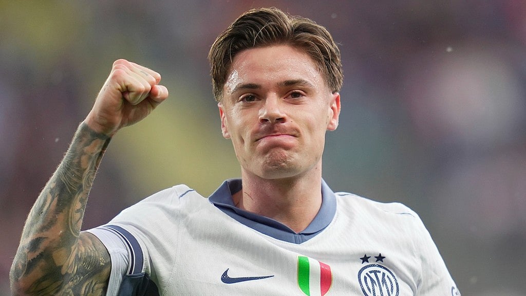 Photo: Spada/LaPresse via AP : Inter Milan's Nicola Zalewski celebrates after scoring the opening goal during their Serie A match against FC Torino.