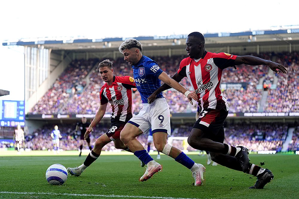 | Photo: Bradley Collyer/PA via AP : Premier League 2024-25: Ipswich Town vs Brentford