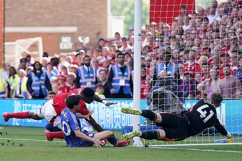 | Photo: Jacob King/PA via AP : Premier League: Nottingham Forest striker Awoniyi collides with the post.