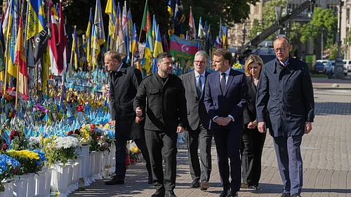 AP : European leaders meet President Volodymyr Zelenskyy in Ukraine